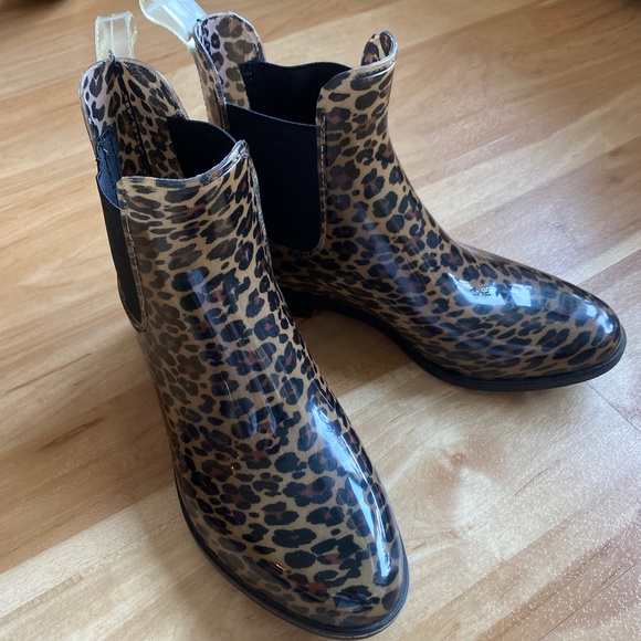 Leopard Print rain booties size 8 - Picture 1 of 4